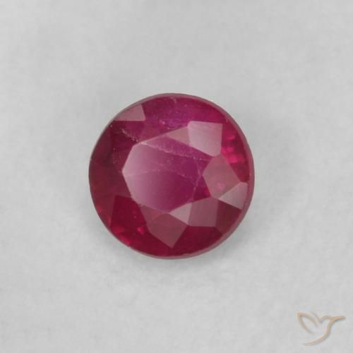 Rubis Rouge foncé naturelle Tour, 0.20 ct, SI
