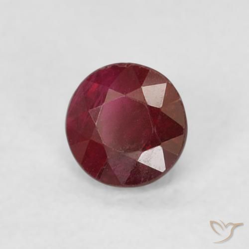 Rubis Rouge foncé naturelle Tour, 0.29 ct, SI-I1