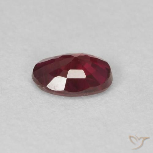 Rubis Rouge moyen naturelle ovale, 0.38 ct, VS