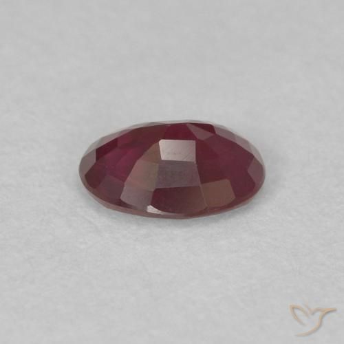 Rubis Rouge foncé naturelle ovale, 0.41 ct, VS
