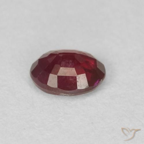 Rubis Rouge moyen naturelle ovale, 0.43 ct, VS