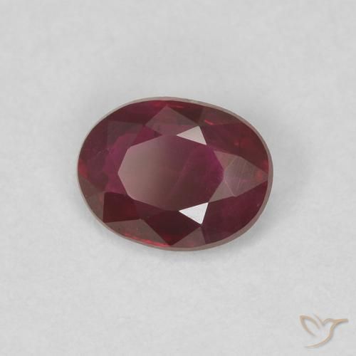 Rubis Rouge foncé naturelle ovale, 0.42 ct, VS