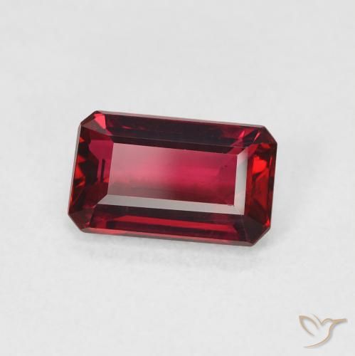 Rubis Rouge intense naturelle Octogone / coupe Émeraude, 1.57 ct, VVS-VS