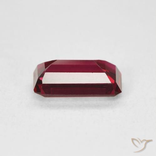 Rubis Rouge intense naturelle Octogone / coupe Émeraude, 1.57 ct, VVS-VS