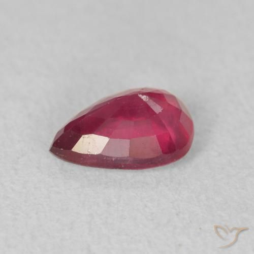 Rubis Rouge léger naturelle En forme de poire, 0.90 ct, VS
