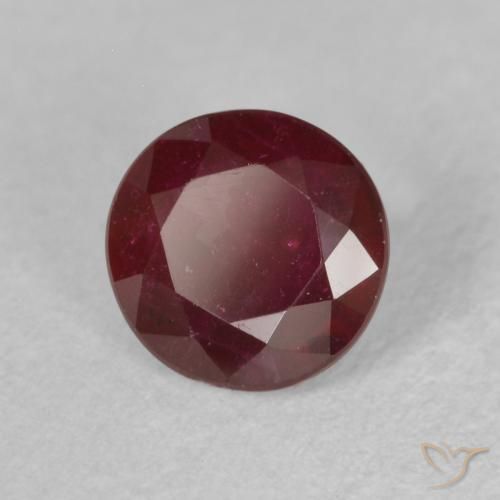 Rubis Rouge foncé naturelle Tour, 0.86 ct, VS-SI