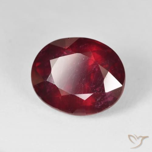 Rubis Rouge sang naturelle ovale, 15.06 ct, VS