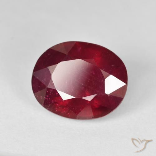 Rubis Rouge foncé naturelle ovale, 12.66 ct, VS