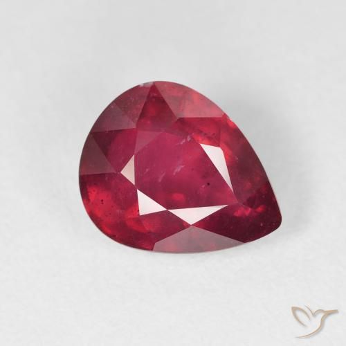 Rubis Rouge foncé naturelle En forme de poire, 3.23 ct, VS