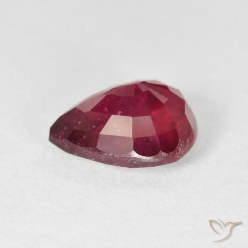 Rubis Rouge foncé naturelle En forme de poire, 3.23 ct, VS