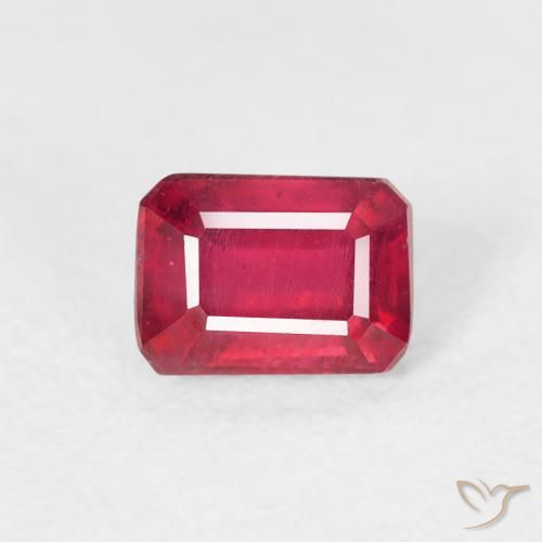 0.97ct Naturel Rouge moyen Rubis, Taille émeraude, VS