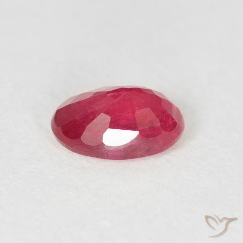 Rubis Cramoisi profond naturelle ovale, 0.75 ct, VS-SI