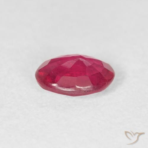 Rubis Rouge confiture naturelle ovale, 0.58 ct, VS-SI