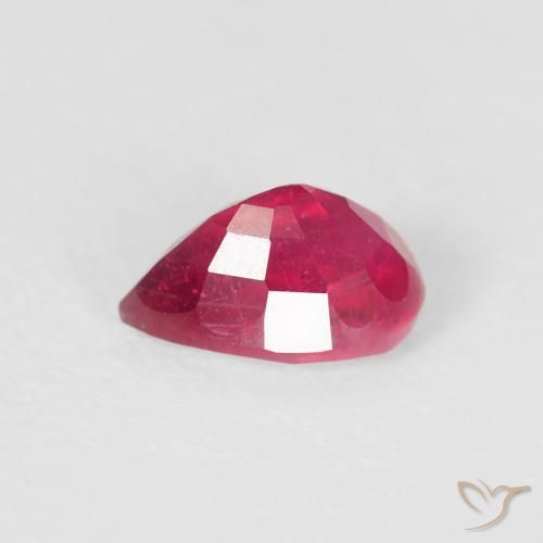 Rubis Cramoisi profond naturelle En forme de poire, 0.70 ct, VS-SI