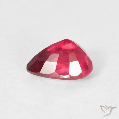Rubis Cramoisi profond naturelle En forme de poire, 0.72 ct, VS-SI