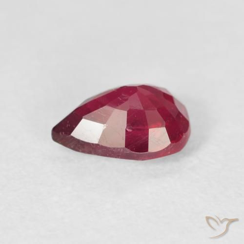 Rubis Rouge moyen naturelle En forme de poire, 1.50 ct, VS-SI