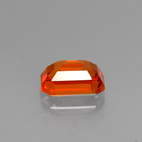 Saphir orange naturelle taille émeraude, 0,77 ct, VS