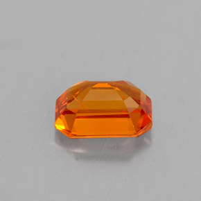 Saphir orange naturelle taille émeraude, 0,81 ct, VS