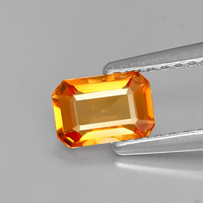 Saphir orange naturelle taille émeraude, 0,65 ct, VVS