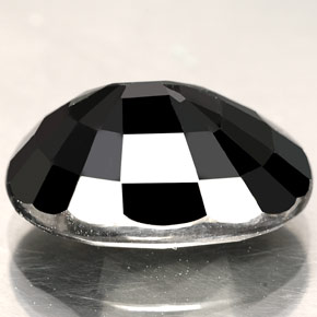 Saphir noir naturelle coupe ovale, 15,71 ct, opaque