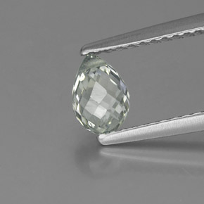 Saphir vert naturelle briolette, 0,92 ct, VS