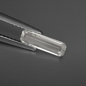 Saphir blanc naturelle taille émeraude, 0,61 ct, VS