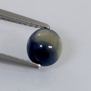 Saphir bicolore naturelle coupe ovale, 1,05 ct, opaque