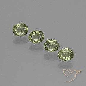 Shop natural 1.73ct Vert forêt chaud Saphir gems, ovale, from Madagascar at GemSelect. In stock, global shipping!