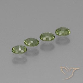 Shop natural 1.73ct Vert forêt chaud Saphir gems, ovale, from Madagascar at GemSelect. In stock, global shipping!