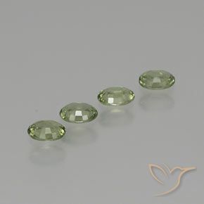 Shop natural 1.53ct Vert forêt léger Saphir gems, ovale, from Madagascar at GemSelect. In stock, global shipping!