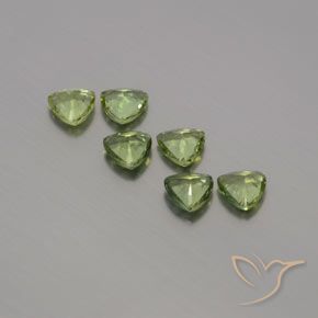 Shop natural 1.65ct Vert chaud Saphir gems, Trillion, from Madagascar at GemSelect. In stock, global shipping!