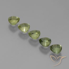 Shop natural 1.84ct Vert forêt léger Saphir gems, Trillion, from Tanzanie at GemSelect. In stock, global shipping!