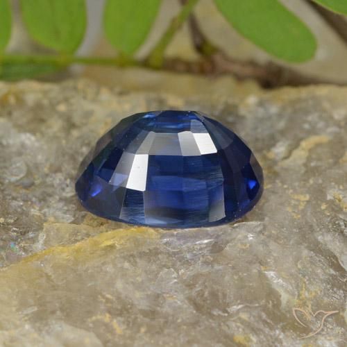 Saphir Bleu marine naturelle ovale, 4.96 ct, VS