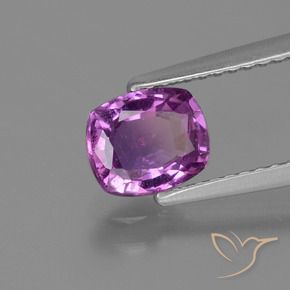 Saphir Pourpre intense naturelle Coussin, 1.31 ct, VS