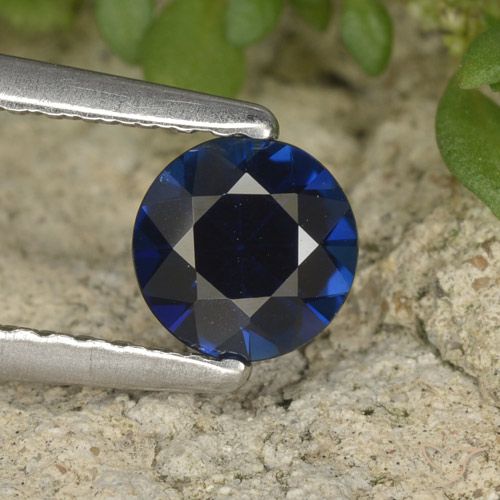 Saphir Bleu foncé naturelle Tour, 0.63 ct, VVS