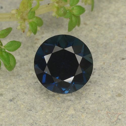 Saphir Bleu noirâtre naturelle Tour, 0.63 ct, VVS-VS