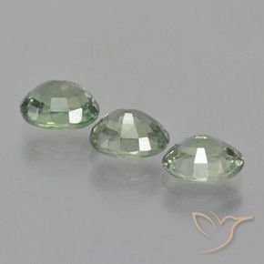 Shop natural 2.71ct Vert forêt léger Saphir gems, ovale, from Tanzanie at GemSelect. In stock, global shipping!