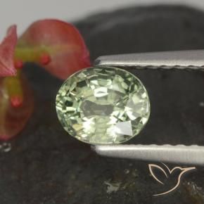 Saphir Vert clair naturelle ovale, 0.85 ct, VVS-VS