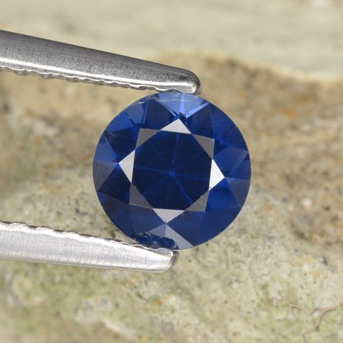 Saphir Bleu marine naturelle Tour, 0.62 ct, VVS-VS