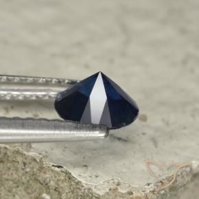 Saphir Bleu foncé naturelle Tour, 0.73 ct, VS