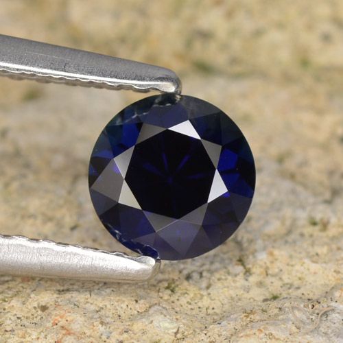Saphir Bleu foncé naturelle Tour, 0.63 ct, VVS-VS