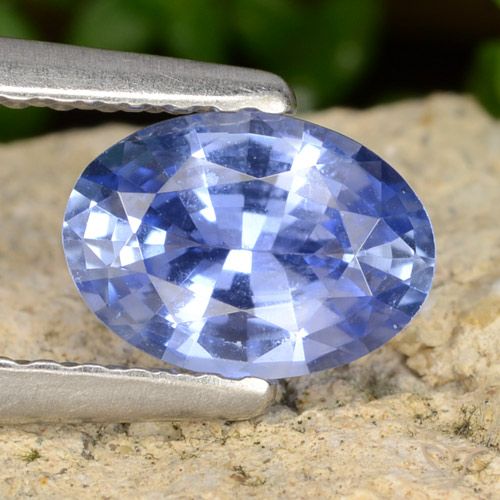 Saphir Bleu marine moyen naturelle ovale, 0.82 ct, VVS