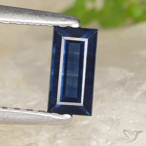 Saphir Bleu crépuscule naturelle Baquette, 0.59 ct, VS