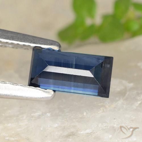 Saphir Bleu crépuscule naturelle Baquette, 0.59 ct, VS