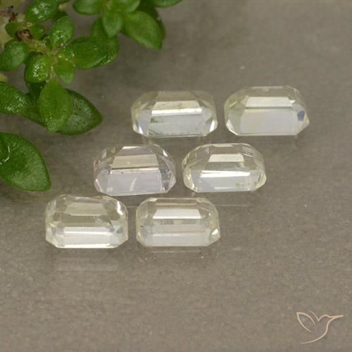 Shop natural 1.73ct Jaune clair Saphir gems, Octogone / coupe Émeraude, from Tanzanie at GemSelect. In stock, global shipping!