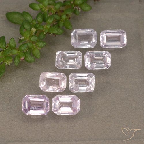 Shop natural 2.14ct Ton rose très clair Saphir gems, Taille émeraude, from Tanzanie at GemSelect. In stock, global shipping!
