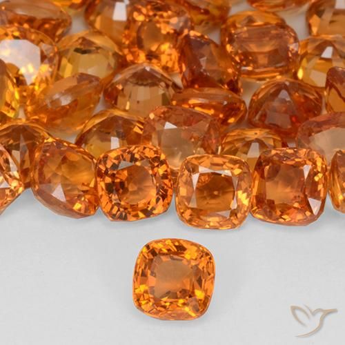 Saphir Orange vif naturelle Coussin, 0.49 ct, VVS-VS