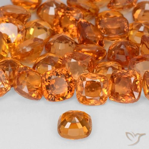 Saphir Orange vif naturelle Coussin, 0.49 ct, VVS-VS