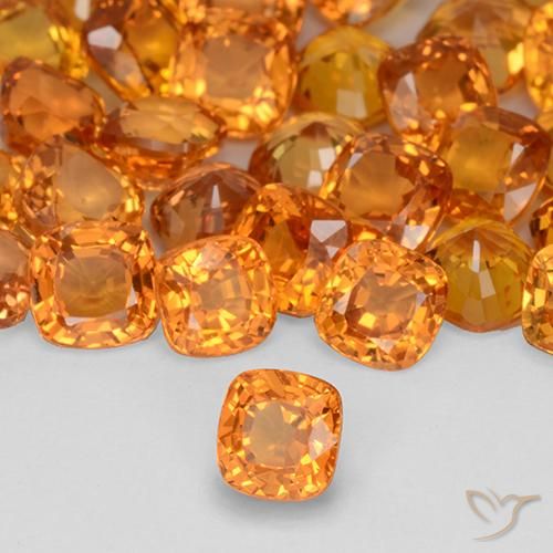 Saphir Orange vif naturelle Coussin, 0.52 ct, VVS-VS
