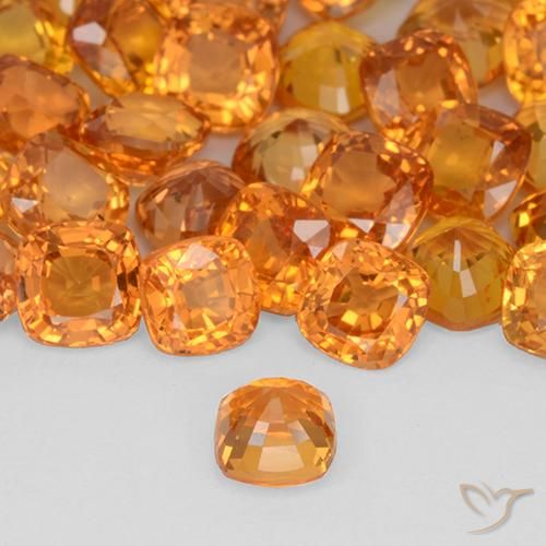 Saphir Orange vif naturelle Coussin, 0.52 ct, VVS-VS